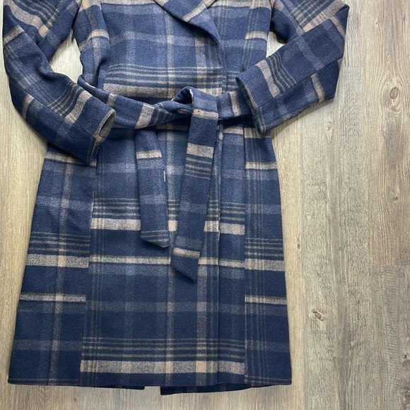 H&M Women’s Navy Blue and Tan Plaid Long Belted Two Button Jacket, size 0 - Picture 7 of 13